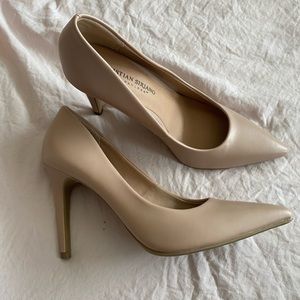 Nude Pumps